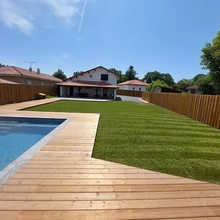 Artigaous Family Villa Léon Exterior photo